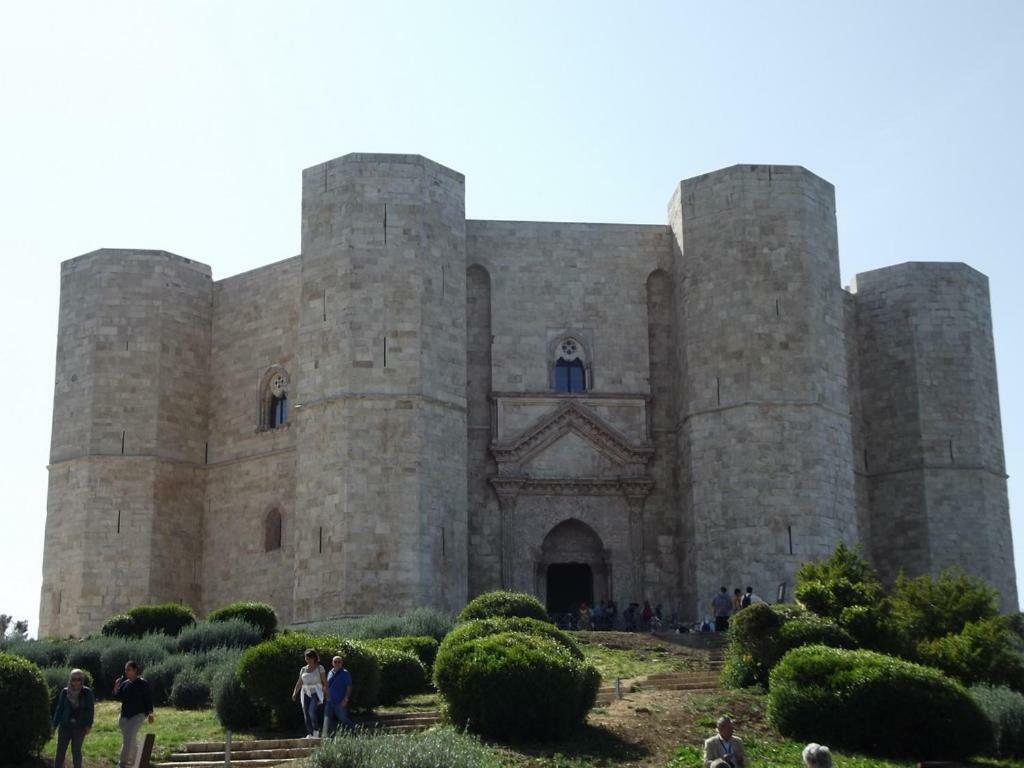 Affittacamere La Cattedrale Sul Mare Trani Bagian luar foto